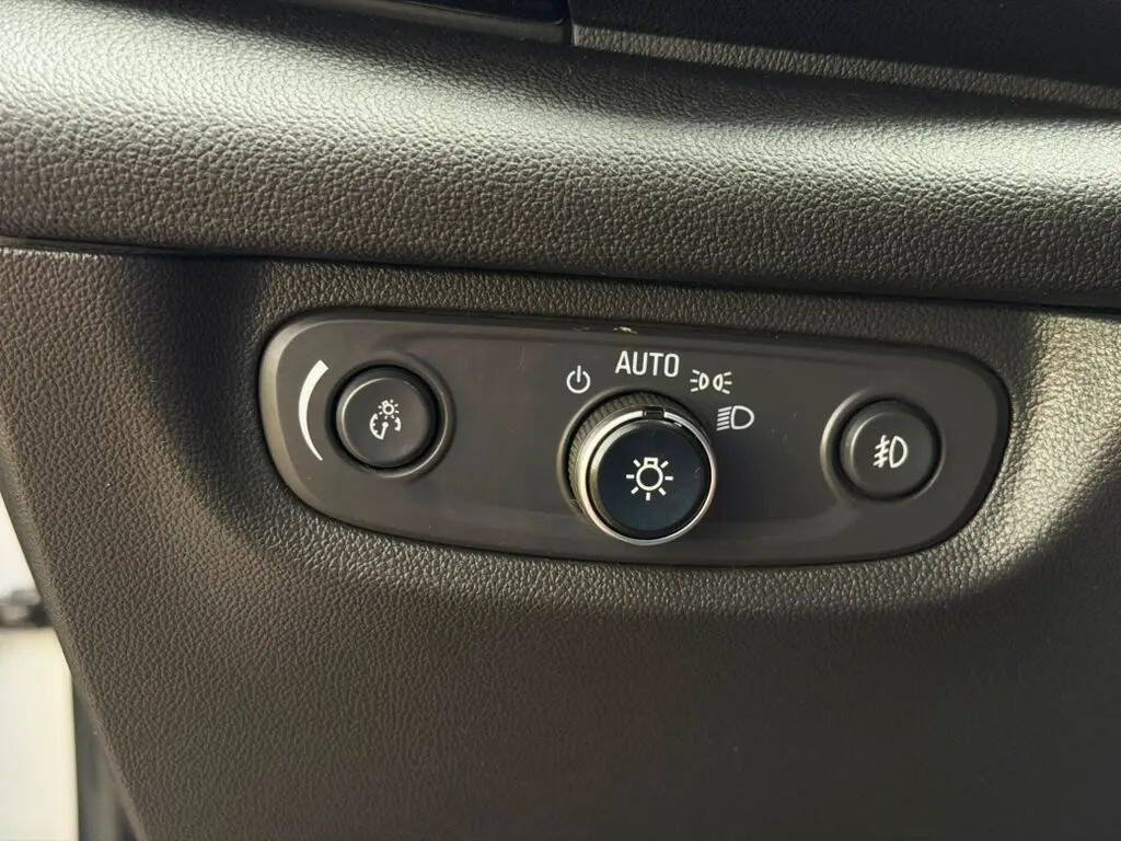 Used 2018 Buick Regal Preferred FWD image 16