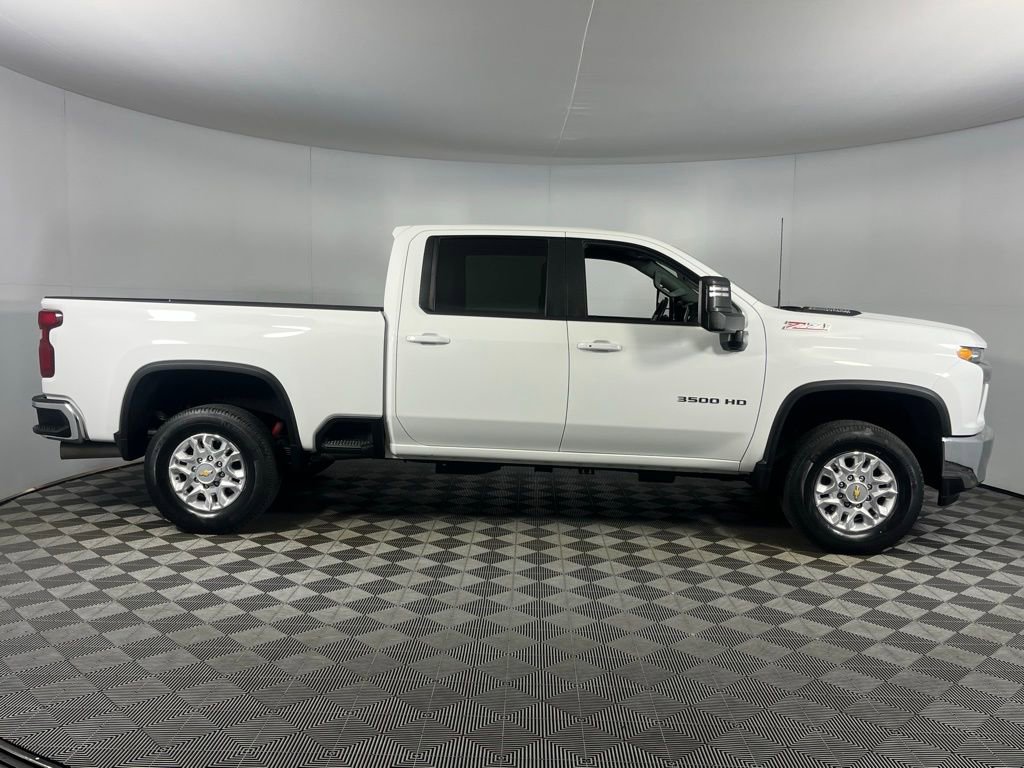 Used 2022 Chevrolet Silverado 3500 LT w/ Convenience Package image 6