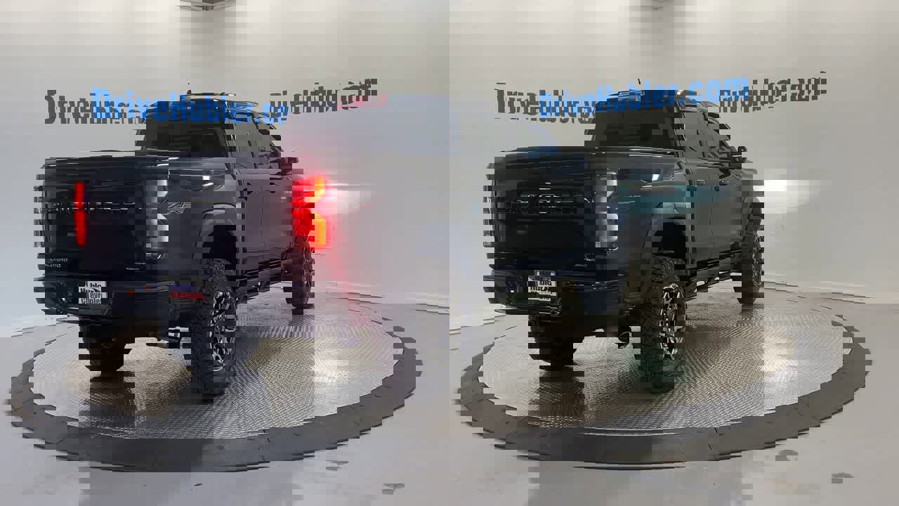 Used 2023 Chevrolet Colorado ZR2 w/ ZR2 Convenience Package III image 2