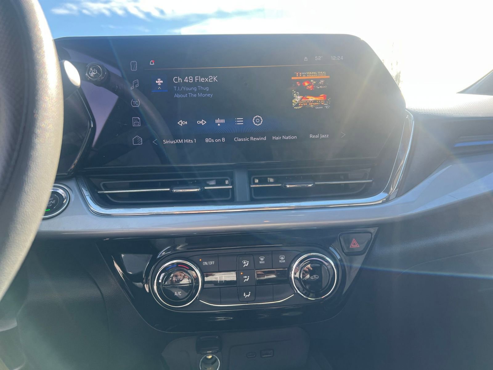 Used 2025 Chevrolet Trax LT image 18