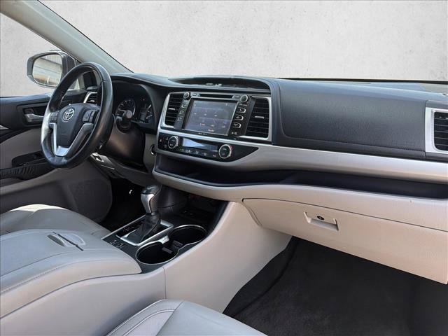 Used 2015 Toyota Highlander XLE FWD image 23