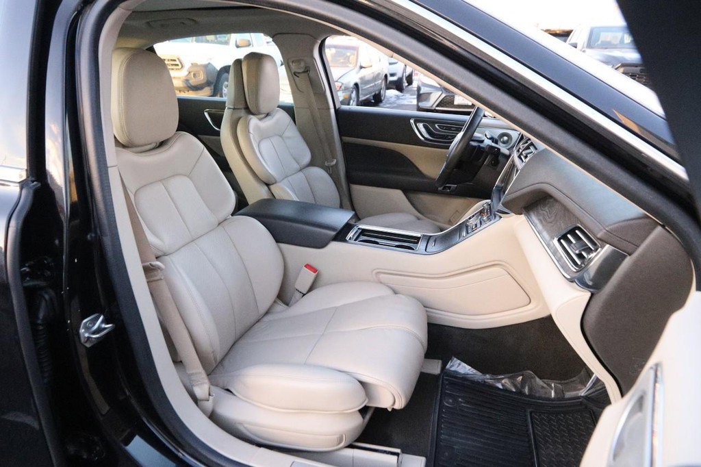 Used 2020 Lincoln Continental Reserve w/ Luxury Package image 27