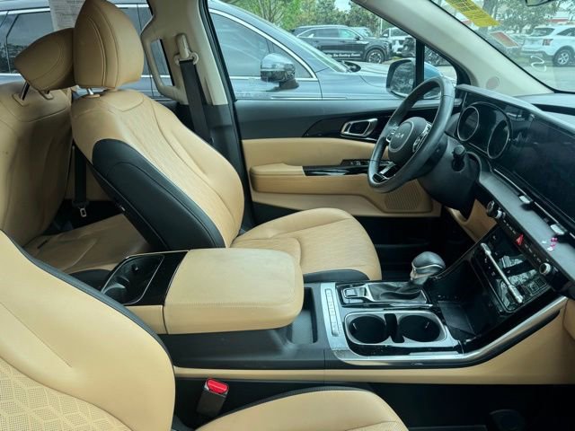 Used 2024 Kia Carnival EX FWD image 5