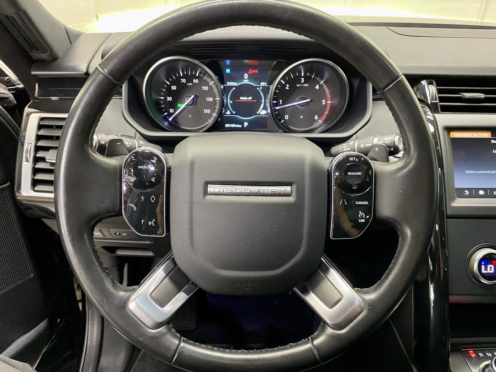 Used 2019 Land Rover Discovery SE AWD/4WD image 18