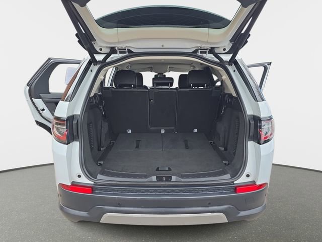 Used 2020 Land Rover Discovery Sport SE image 14