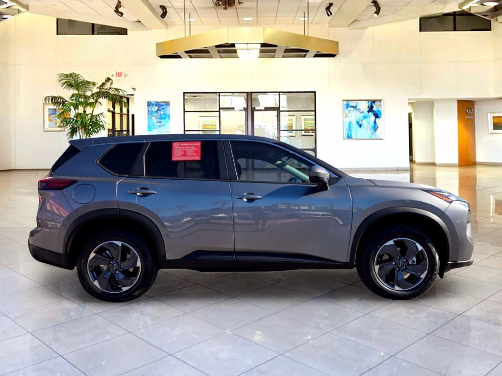 Certified 2025 Nissan Rogue SV FWD image 4