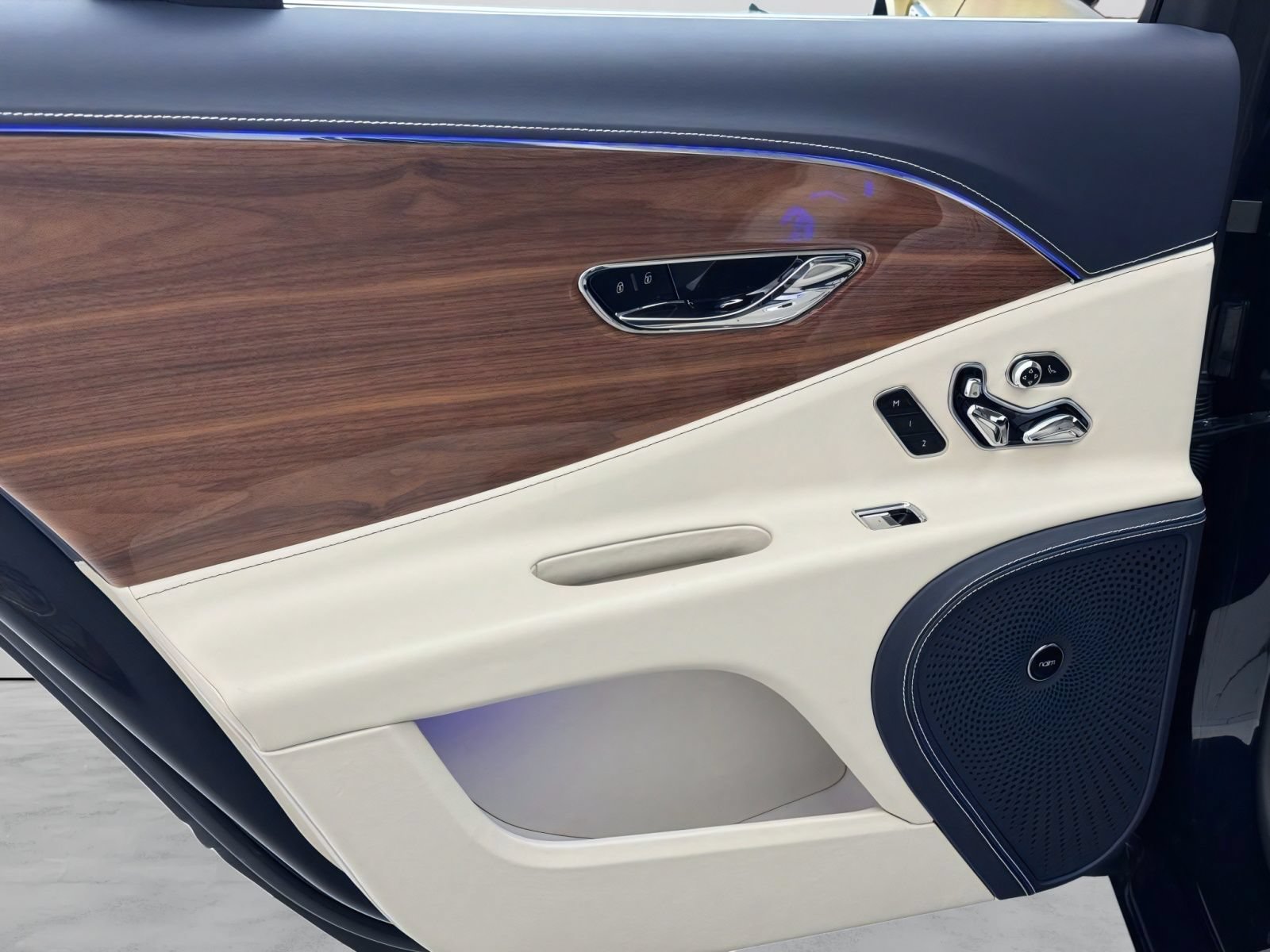 New 2026 Bentley Flying Spur Plug-In Hybrid AWD/4WD image 23