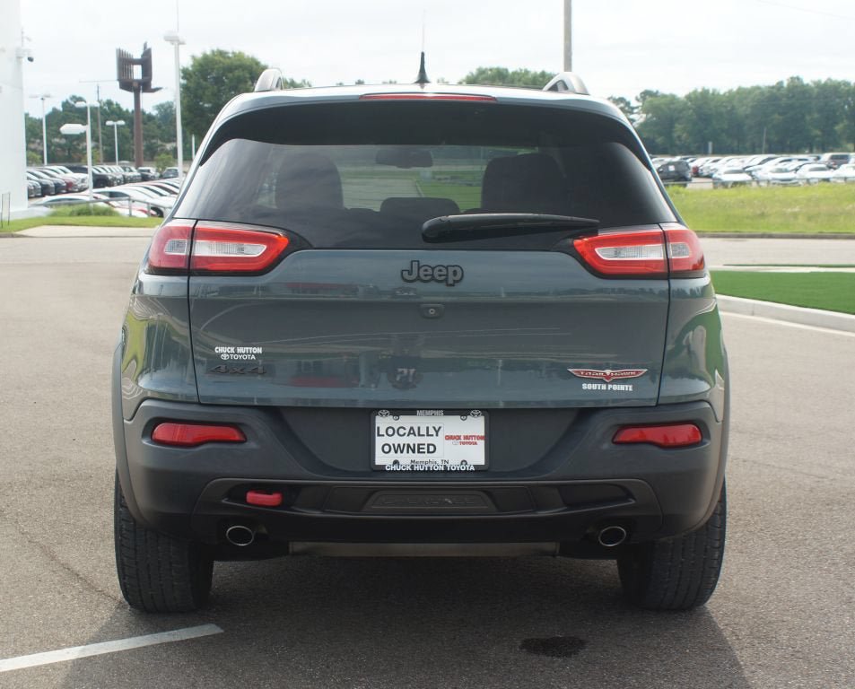 Used 2015 Jeep Cherokee Trailhawk w/ Comfort/Convenience Group AWD/4WD image 3