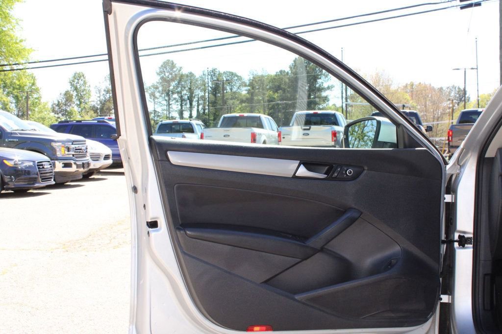 Used 2015 Volkswagen Passat 1.8T Wolfsburg Edition image 12