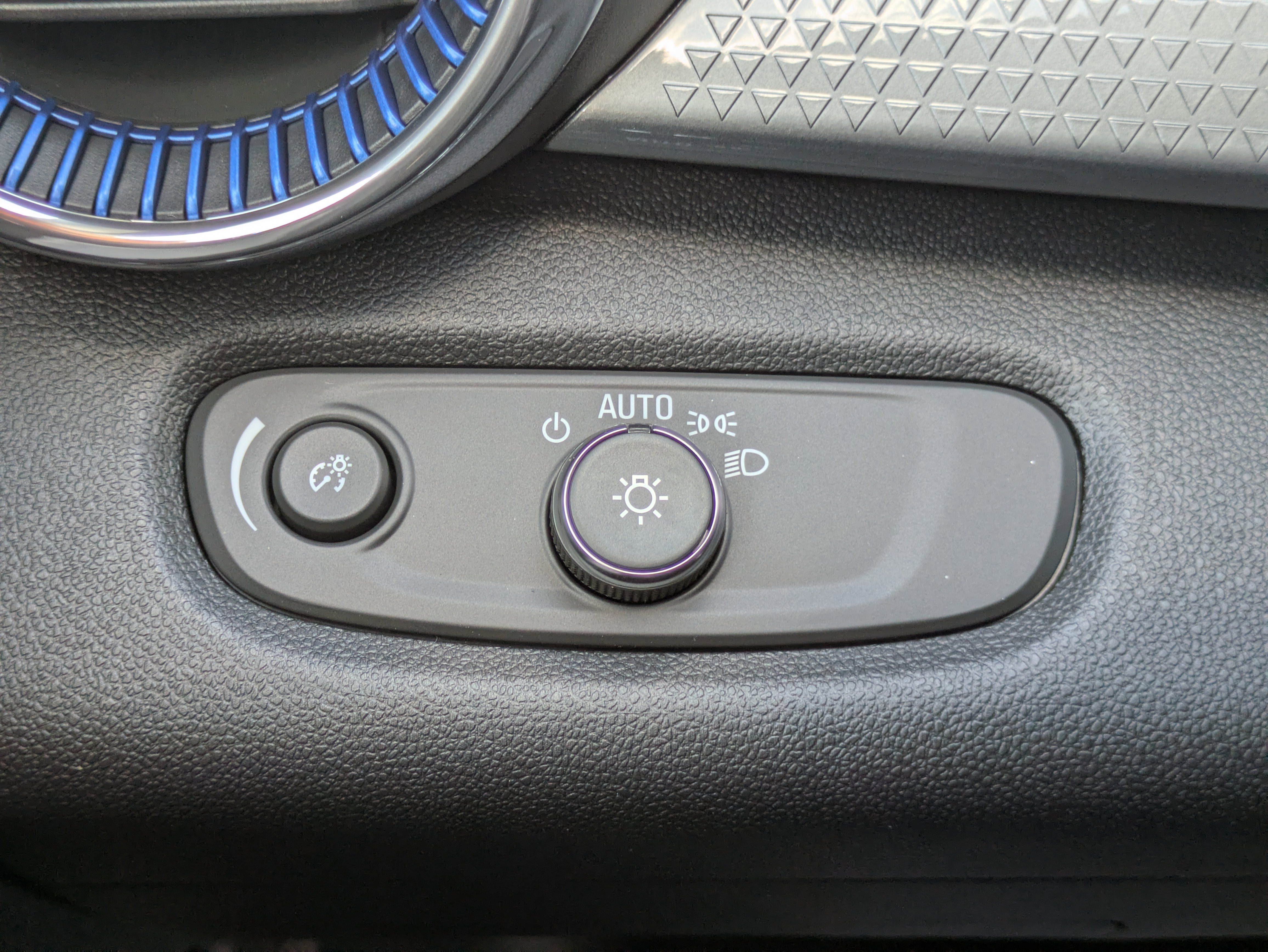 New 2026 Chevrolet Trax LT w/ Driver Confidence Package image 15