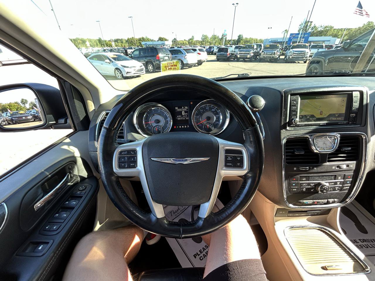 Used 2015 Chrysler Town & Country Limited Platinum FWD image 30