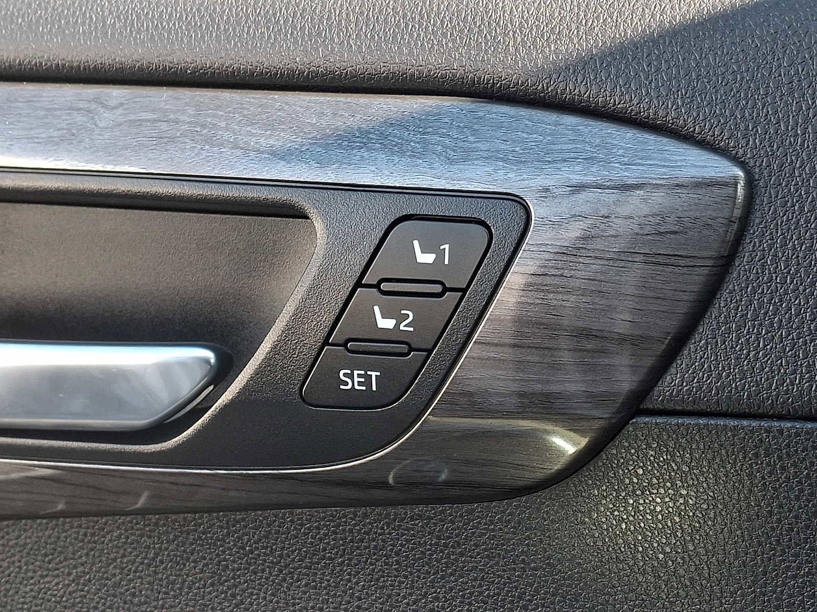 Used 2024 Toyota Highlander Limited image 27