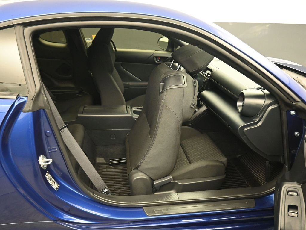 Used 2025 Toyota GR86 w/ Performance Package image 34