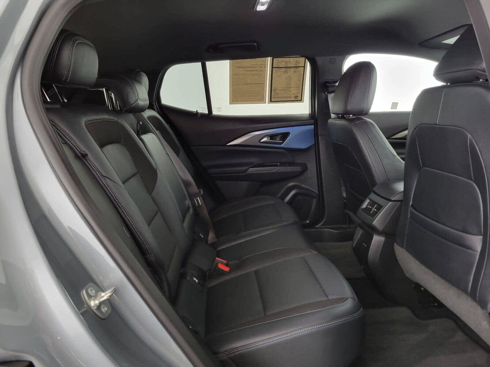 Used 2024 Chevrolet Equinox EV LT FWD image 12
