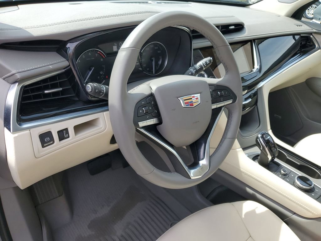 Used 2025 Cadillac XT6 Premium Luxury w/ LPO, Floor Liner Package AWD/4WD image 8