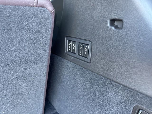 Used 2023 Cadillac XT6 Premium Luxury w/ Technology Package FWD image 11