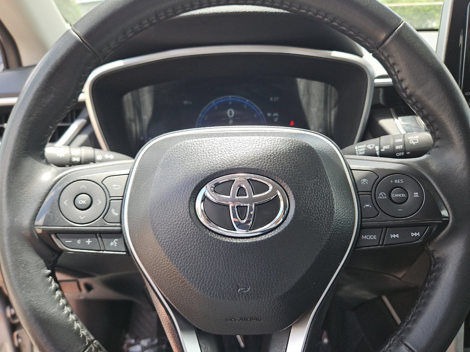 Used 2025 Toyota Corolla Cross XLE FWD image 21