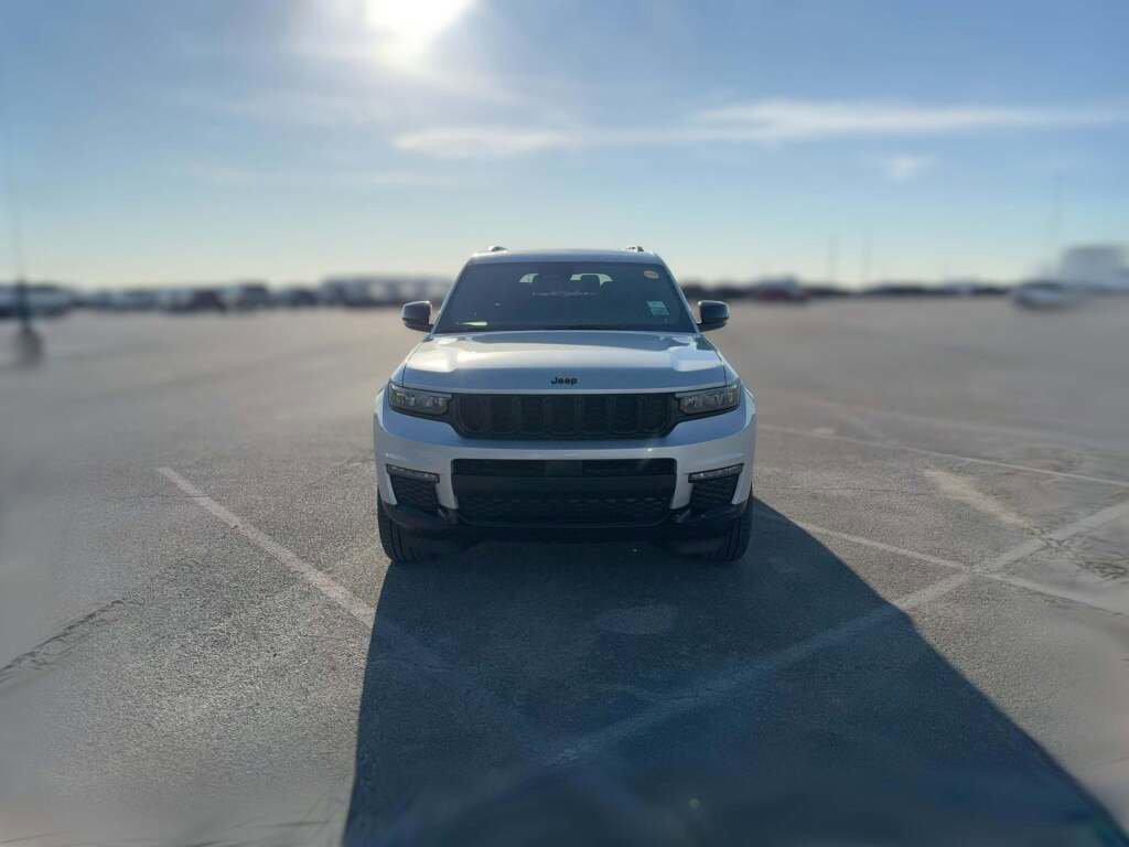 New 2025 Jeep Grand Cherokee L Limited image 2
