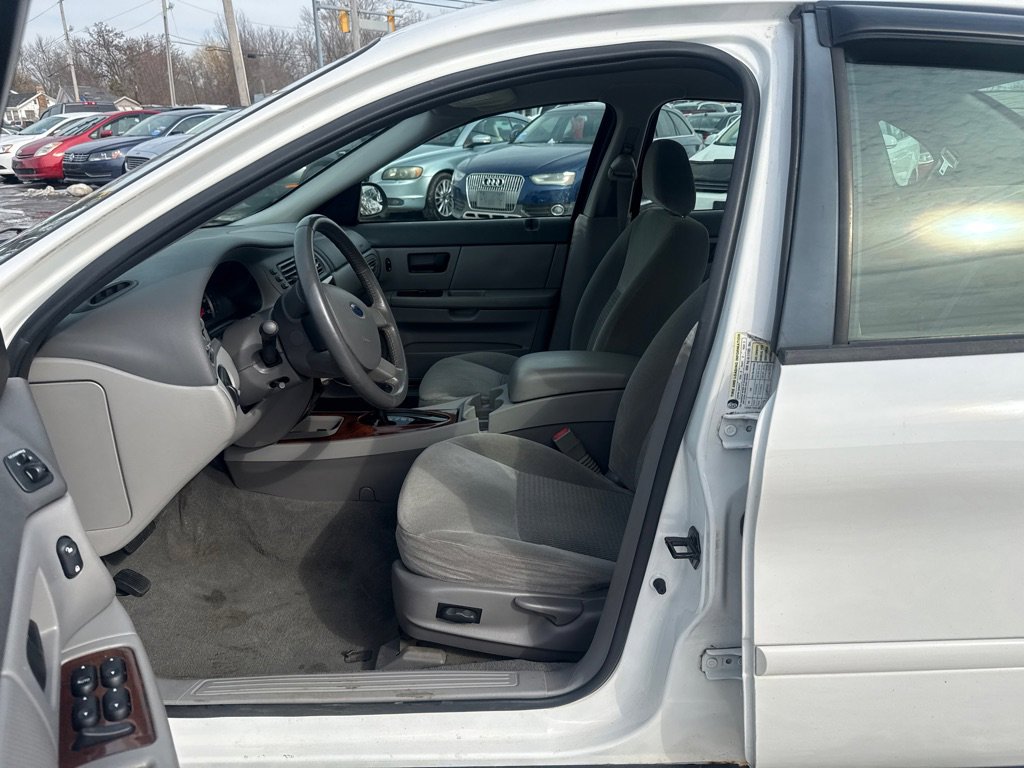 Used 2006 Ford Taurus SEL image 10