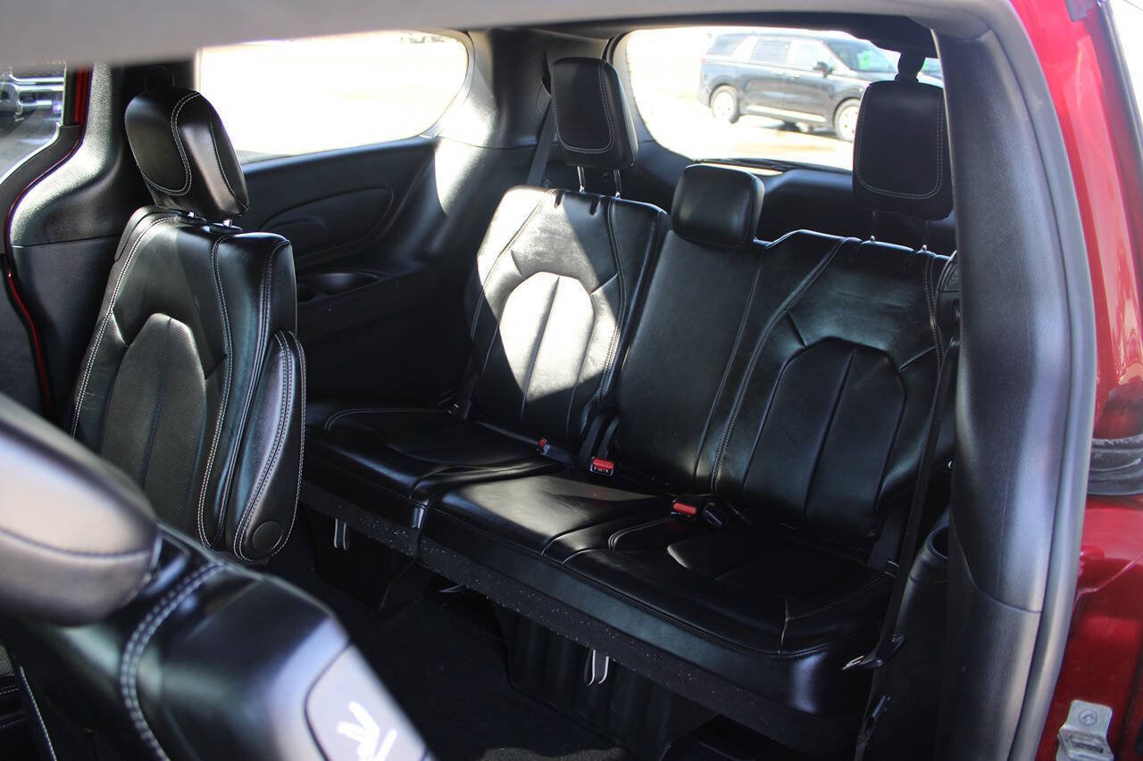 Used 2025 Chrysler Pacifica Select FWD image 11