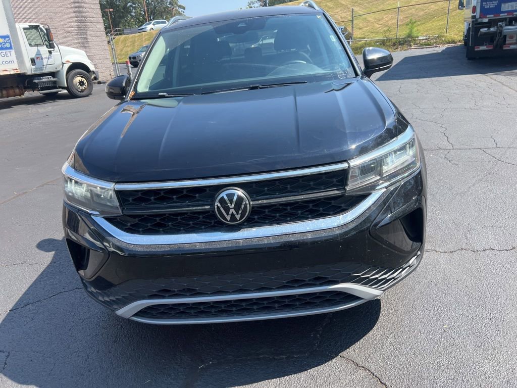 Used 2024 Volkswagen Taos SE image 2