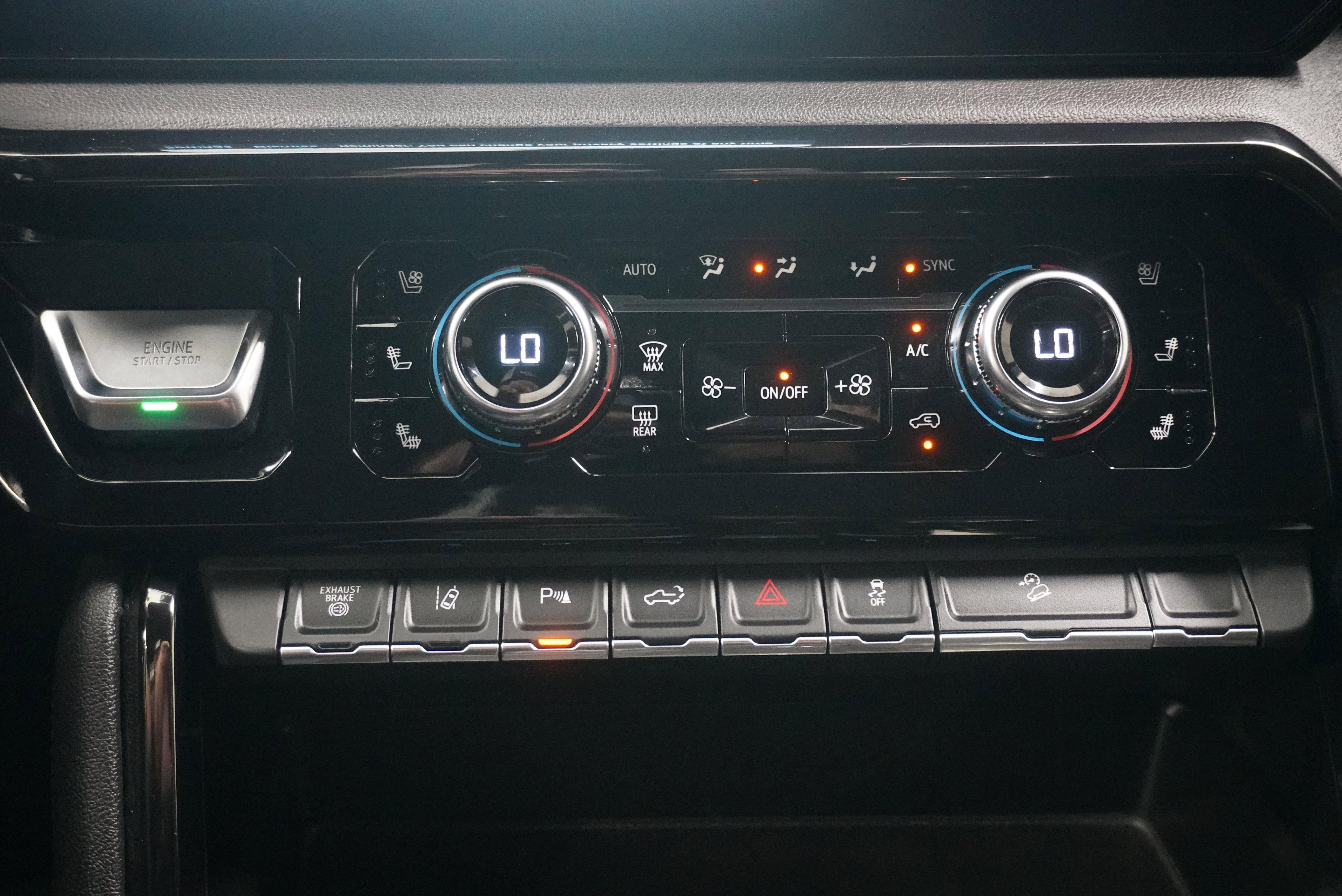 Used 2024 GMC Sierra 2500 AT4 w/ Technology Package image 26