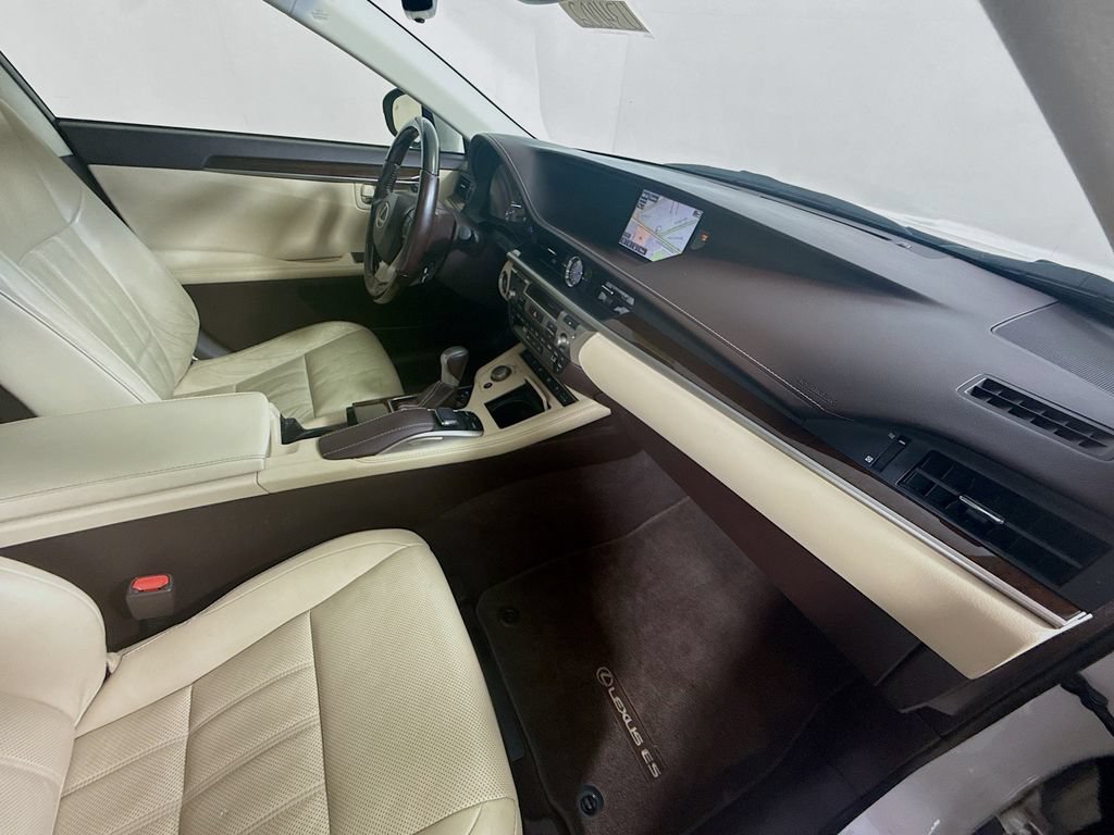 Used 2016 Lexus ES 350 w/ Luxury Package w/Wood Trim FWD image 28