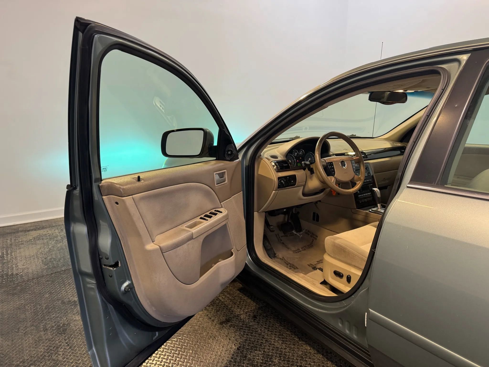 Used 2005 Mercury Montego Luxury image 8