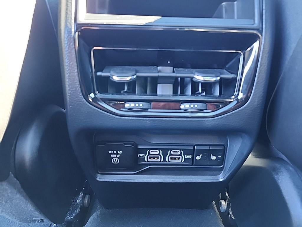 Certified 2024 Jeep Grand Cherokee Overland image 24