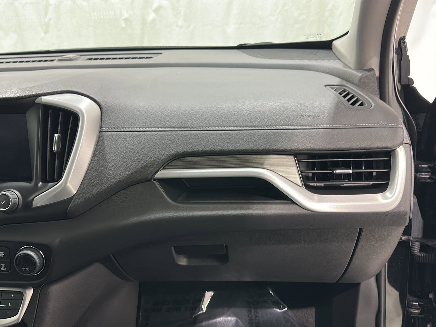 Used 2024 GMC Terrain SLT image 26