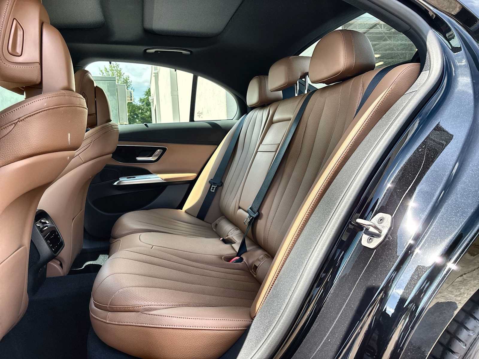 New 2026 Mercedes-Benz E 350 4MATIC Sedan image 4