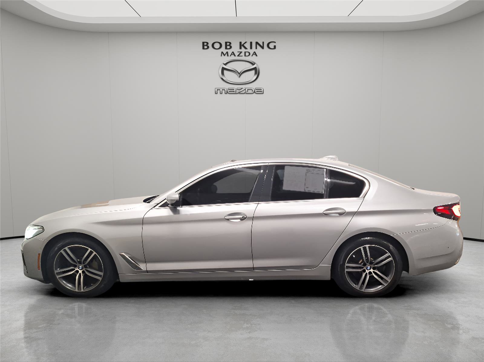 Used 2021 BMW 530i xDrive w/ Convenience Package AWD/4WD image 2