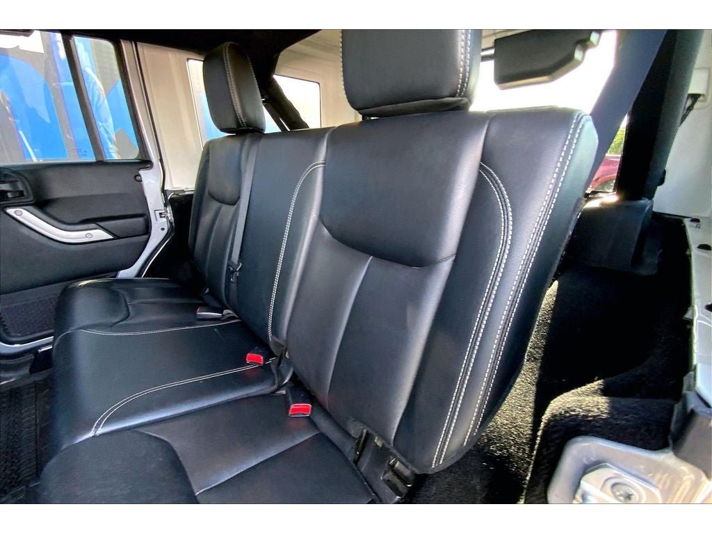 Used 2017 Jeep Wrangler Unlimited Rubicon AWD/4WD image 26