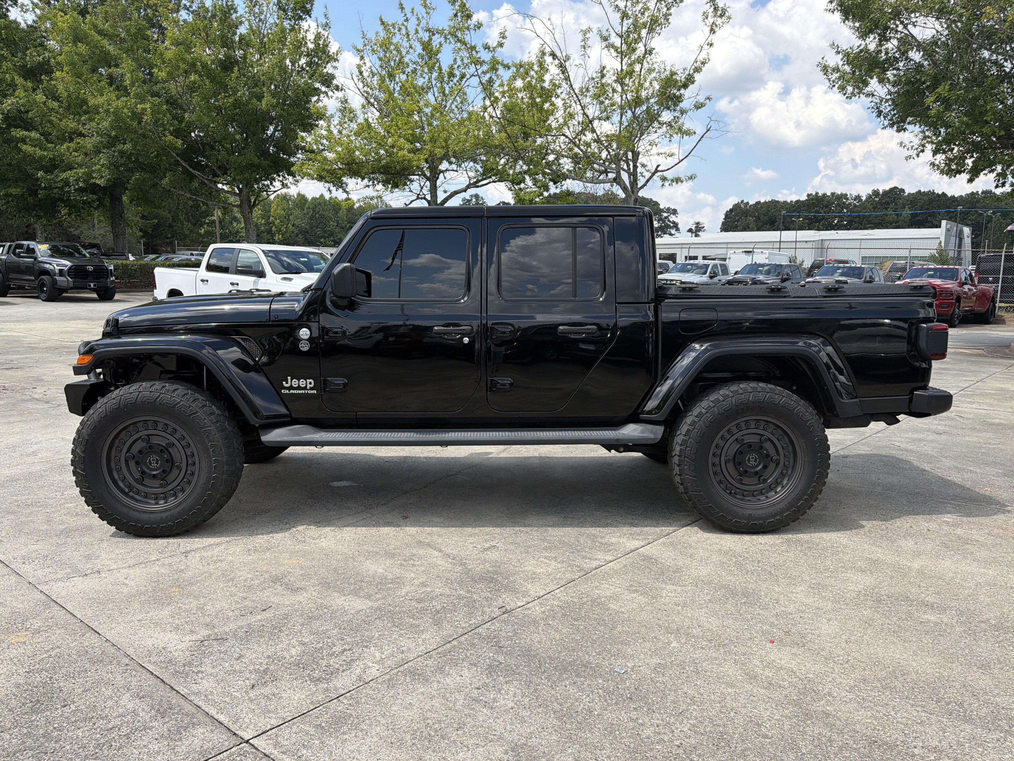 Used 2020 Jeep Gladiator Overland AWD/4WD image 4