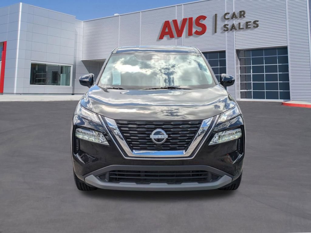 Used 2023 Nissan Rogue SV image 2
