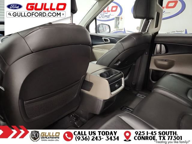 Used 2025 Kia Carnival image 16