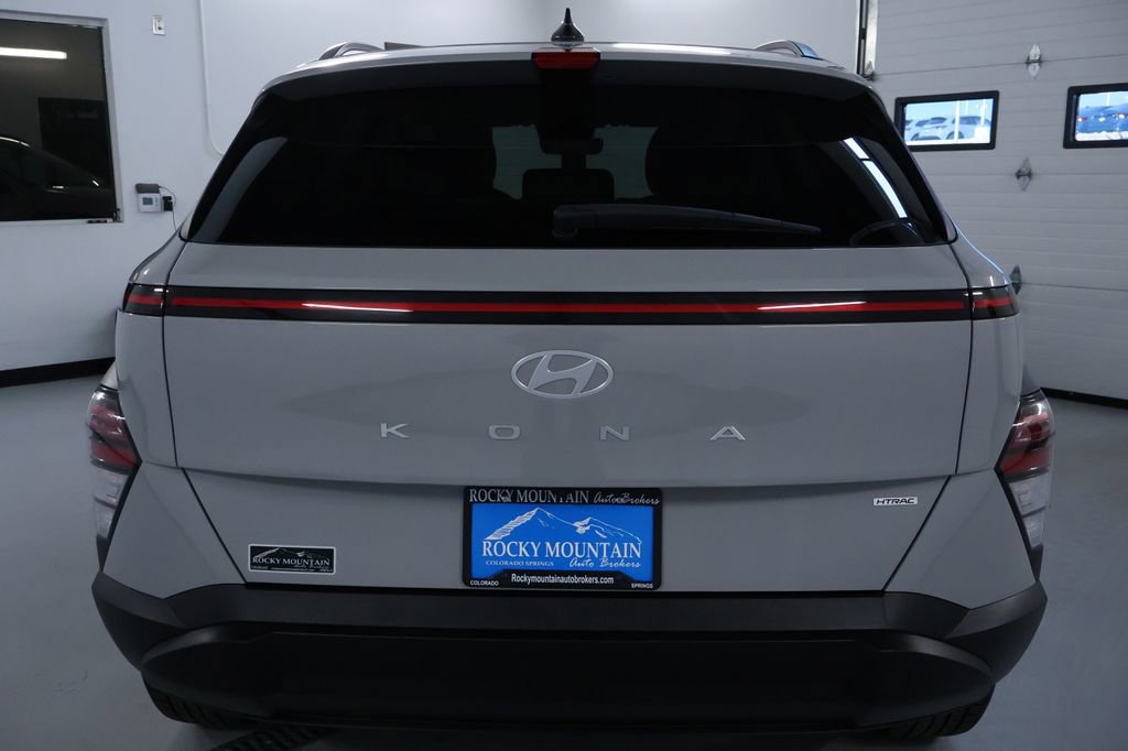 Used 2024 Hyundai Kona SEL image 6