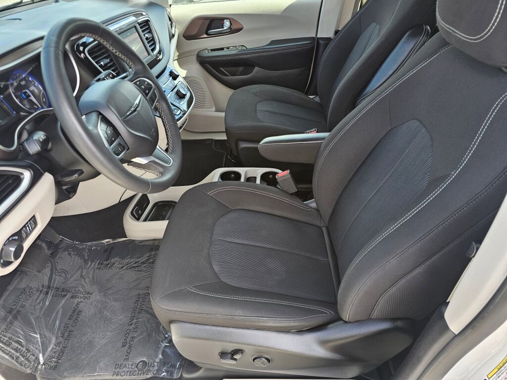 Used 2023 Chrysler Voyager LX FWD image 22