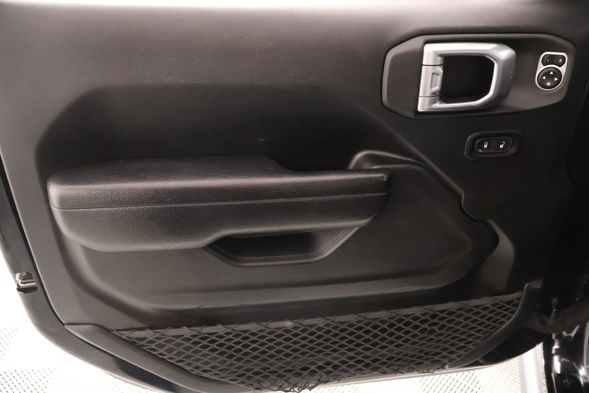 Used 2023 Jeep Gladiator Willys image 15