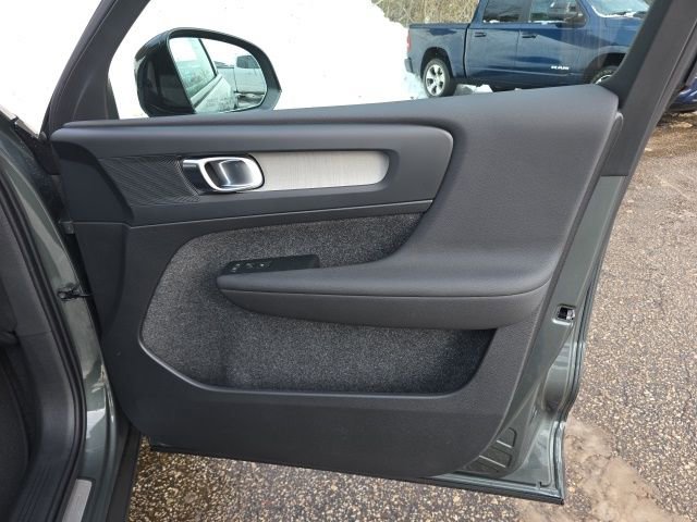 New 2026 Volvo XC40 B5 Core w/ Climate Package AWD/4WD image 12