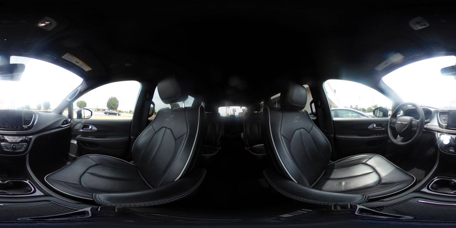 Used 2025 Chrysler Pacifica Limited FWD image 47