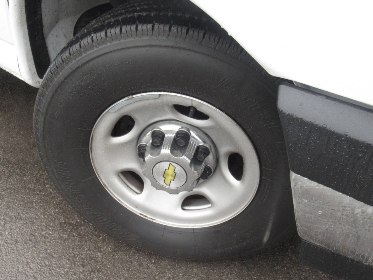 Used 2025 Chevrolet Express 3500 LT w/ LT Preferred Equipment Group RWD image 4
