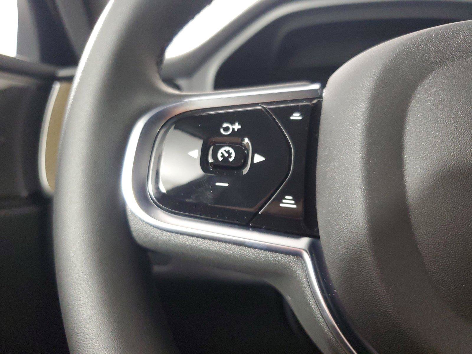 New 2027 Volvo XC60 B5 Plus AWD/4WD image 25