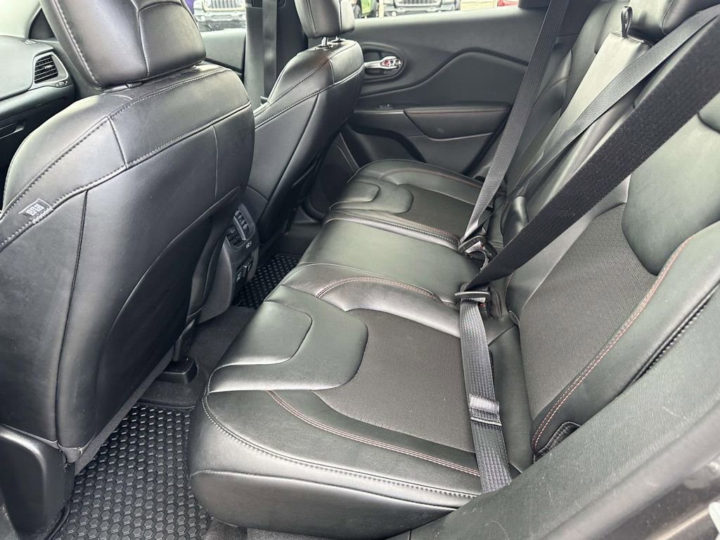 Used 2022 Jeep Cherokee Trailhawk w/ Comfort/Convenience Group image 12