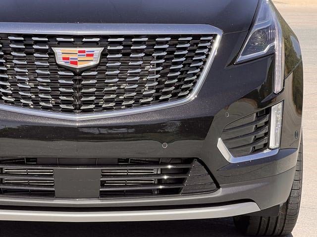 New 2026 Cadillac XT5 Premium Luxury w/ LPO, ONYX Package FWD image 8