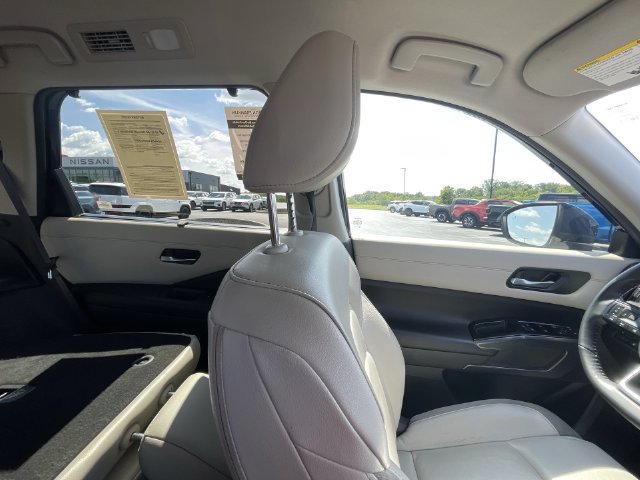 Certified 2023 Nissan Pathfinder SL AWD/4WD image 9