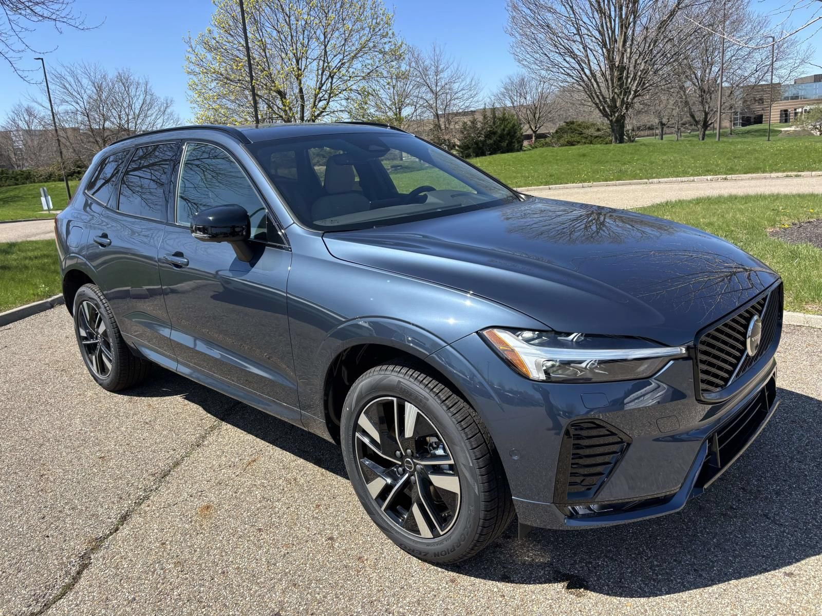 New 2026 Volvo XC60 B5 Plus w/ Protection Package Premier AWD/4WD image 3