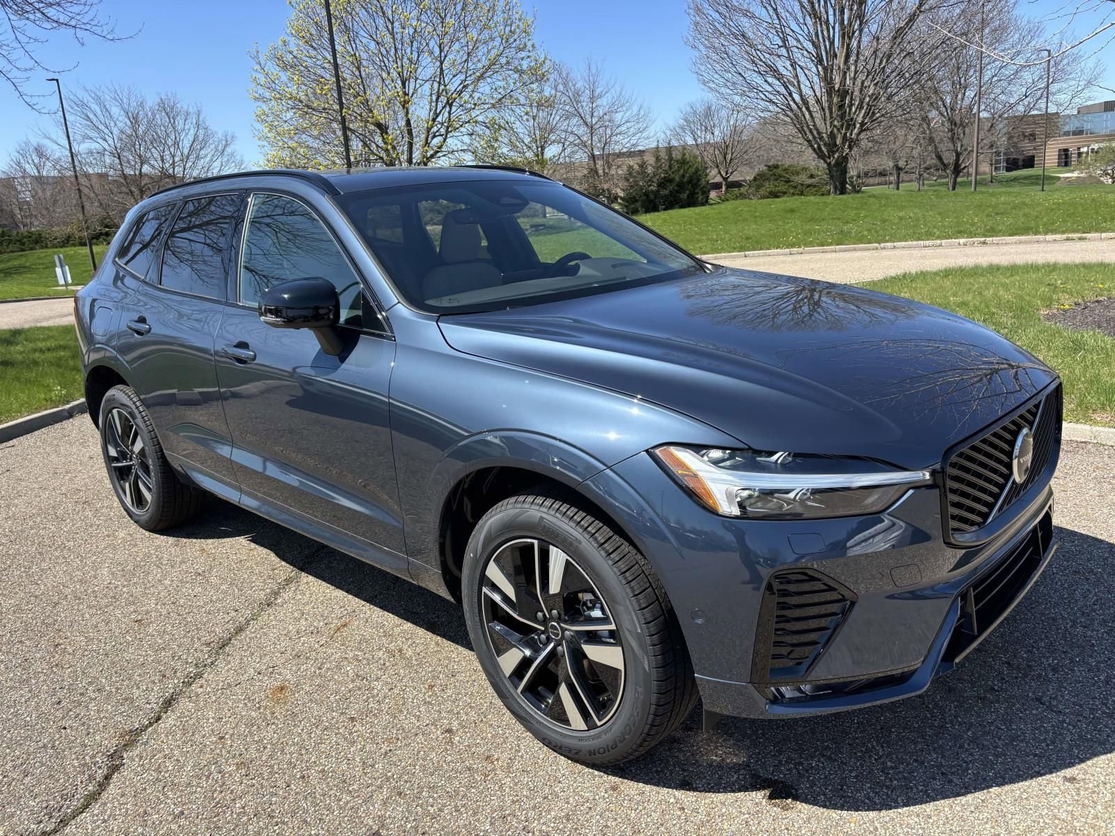New 2026 Volvo XC60 B5 Plus w/ Protection Package Premier AWD/4WD image 3
