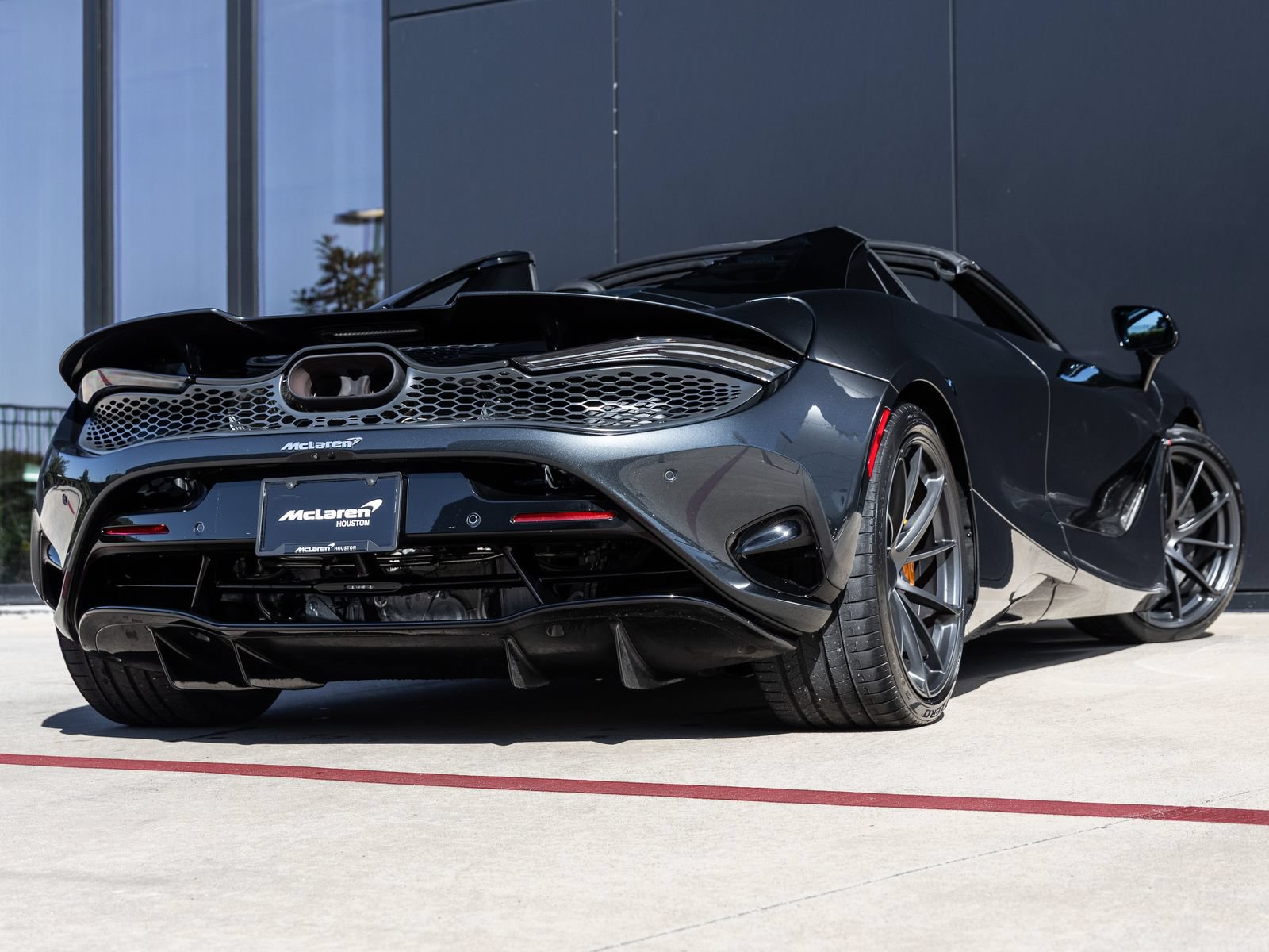Used 2024 McLaren 750S Spider RWD image 10