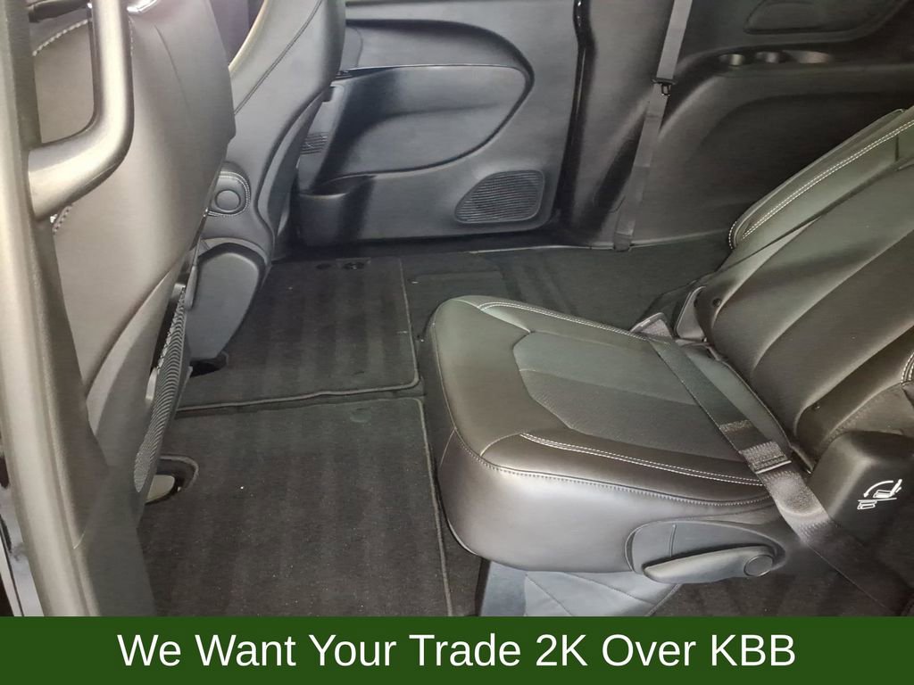 New 2026 Chrysler Pacifica Select w/ S Appearance Package image 10